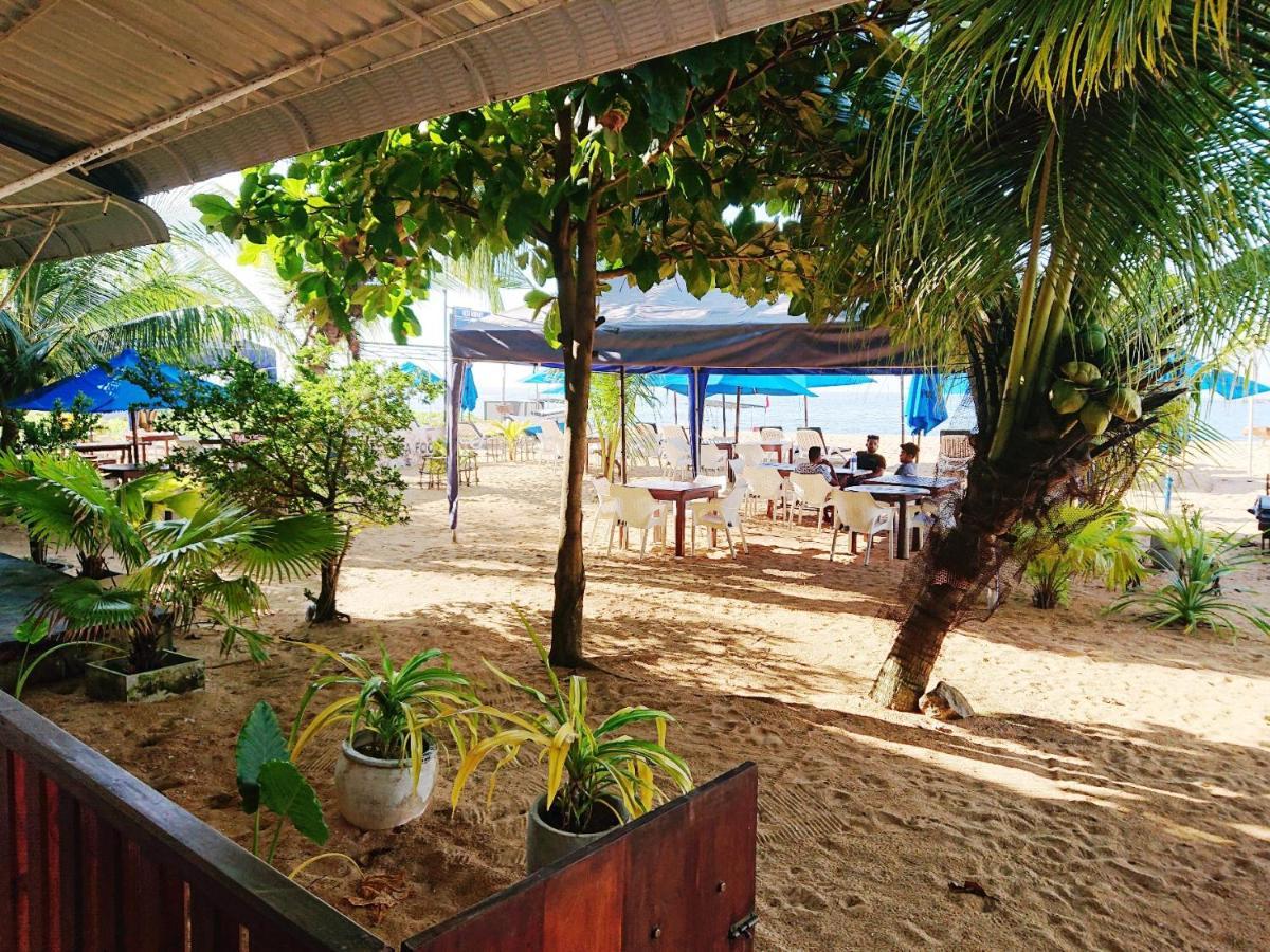 Peacock Beach Hotel Unawatuna Exterior photo
