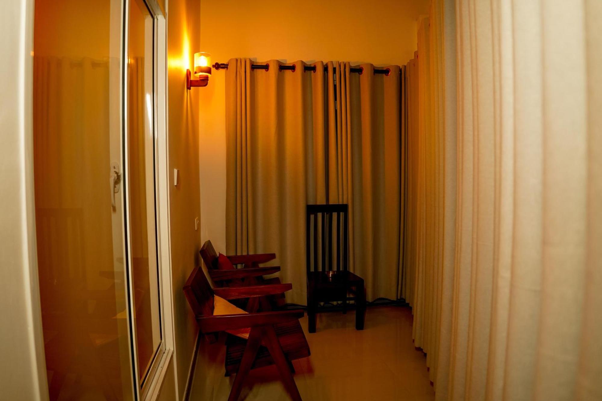 Peacock Beach Hotel Unawatuna Exterior photo